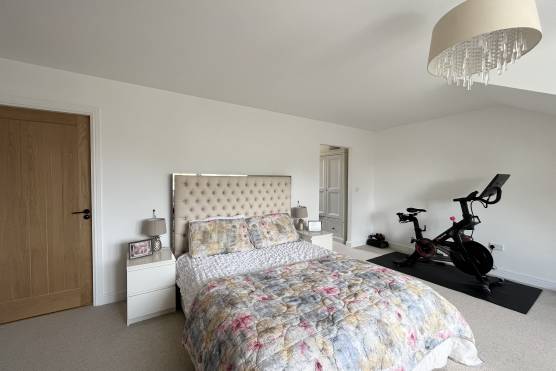 3426W 23 tv drama location house in Cheshire large stylish bedroom