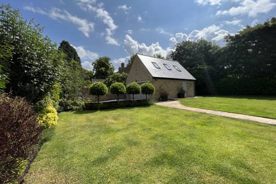 3157W 20 filming location house in West Yorkshire with large garden area