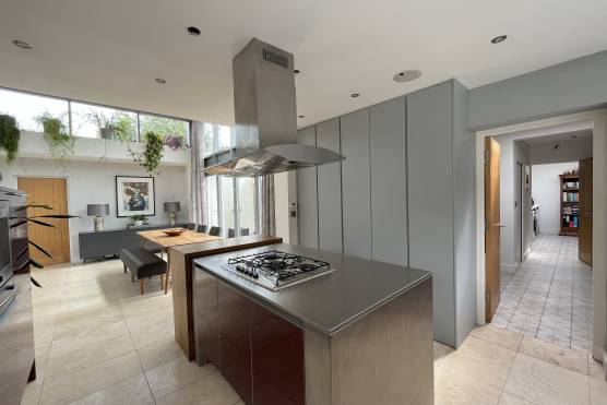 3427C 11 tv drama location house in Cheshire stylish open plan kitchen.jpg