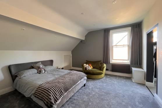 3432M 24 tv drama location house in Manchester large stylish bedroom