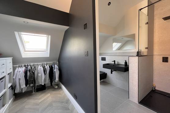 3432M 26 filming location house in Manchester large stylish dressing room and bathroom