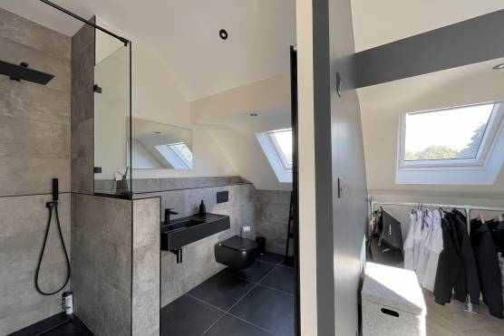 3432M 27 photo shoot location house in Manchester large stylish dressing room and bathroom