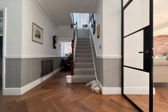 3431M 19 tv commercial location house in Manchester large hallway and staircase