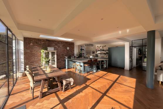 3431M 2 tv shoot location house in Manchester open plan kitchen with exposed brick