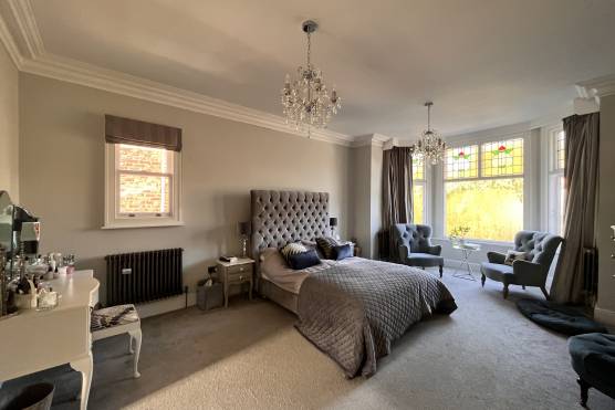 3431M 22 tv shoot location house in Manchester large bedroom