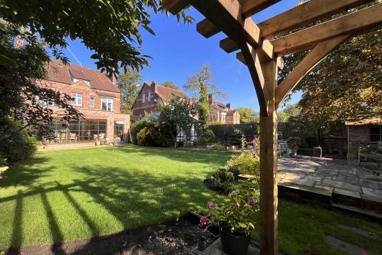 3431M 43 tv drama location house in Manchester large garden with patio