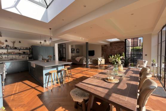 3431M 6 photo shoot location house in Manchester open plan kitchen with exposed brick