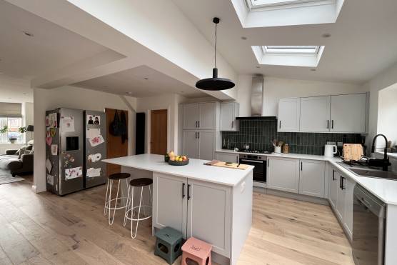 3439W 3 tv drama location house in Leeds family open plan kitchen.jpg