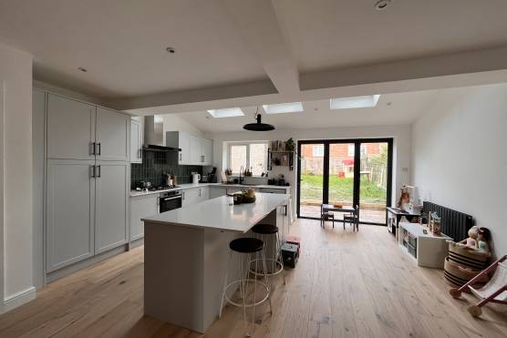 3439W 5 tv shoot location house in Leeds open plan family home.JPG