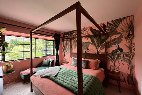 3440W 20 tv shoot location house in Leeds elegant pink bedroom with wooden four poster bed.JPG