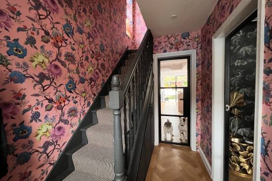 3440W-22-tv-commercial-location-house-in-Leeds-staircase-with-wallpaper.JPG