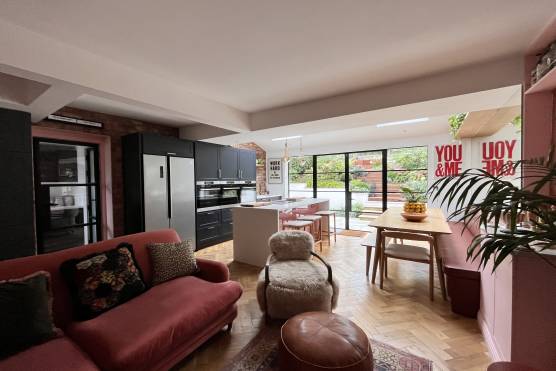 3440W 8 tv drama location house in Leeds stylish open plan kitchen.jpg