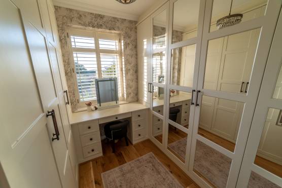 3345C 12 tv shoot location open plan family home in Cheshire with large dressing room