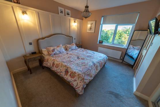 3345C 9 tv commercial location open plan family home in Cheshire with large bedroom