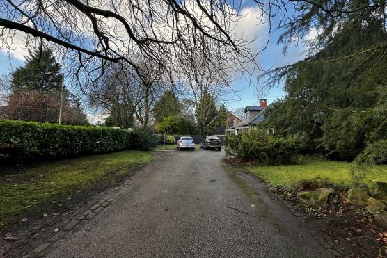 3449M 37 tv shoot location house large family home with in Manchester large driveway