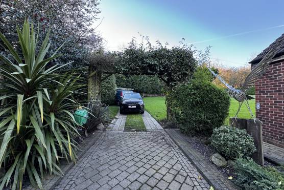 3450W 56 photo shoot location house in West Yorkshire stylish garden with woodland