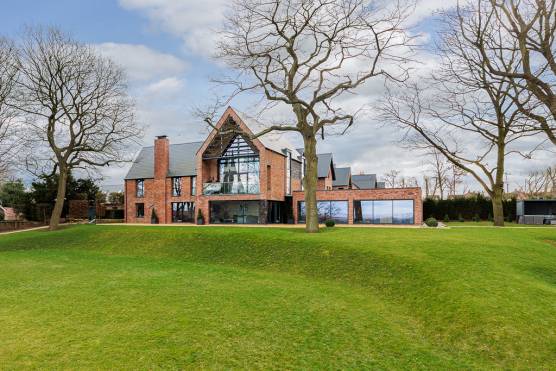 3452C 15 filming location house in Cheshire large gardens