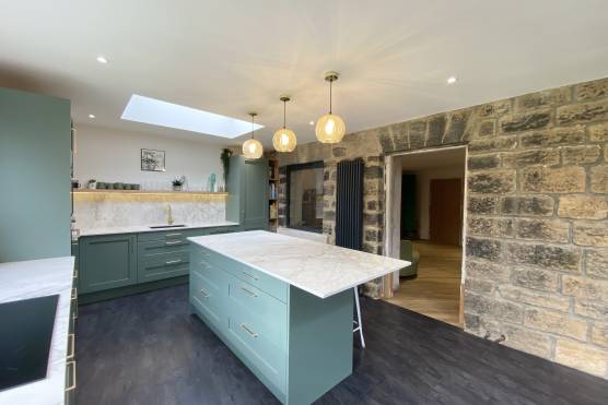 3458W_2_tv_shoot_location_in_West_Yorkshire_stylish_cottage_open_plan_kitchen