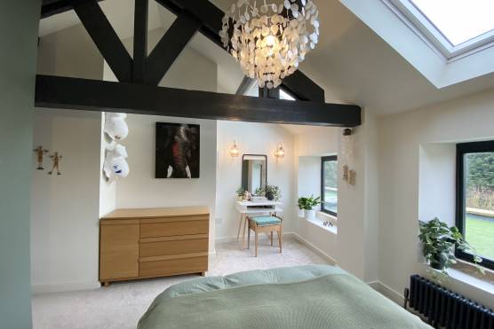 3458W_23_tv_drama_location_house_in_West_Yorkshire_stylish_bedroom