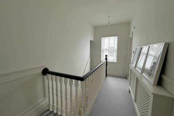 3459V 36 photo shoot location house in Merseyside stylish hallway