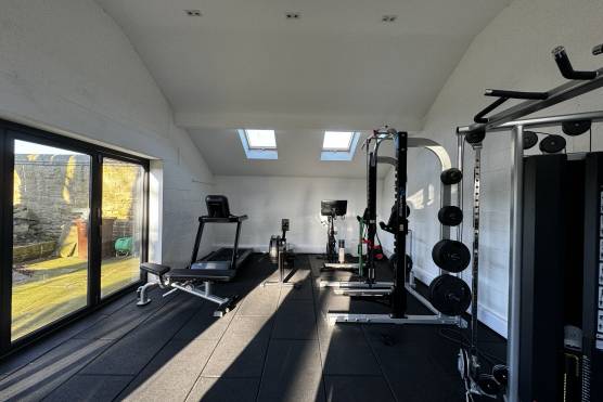 3461W 29 tv shoot location house in West Yorkshire home gym.JPG