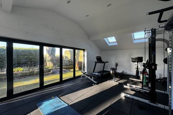 3461W 30 tv drama location house in West Yorkshire home gym.JPG