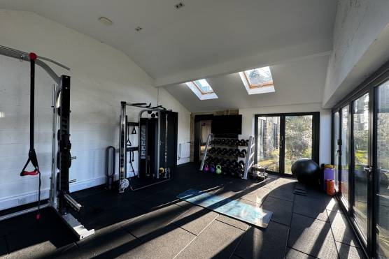 3461W 31 photo shoot location house in West Yorkshire home gym.JPG