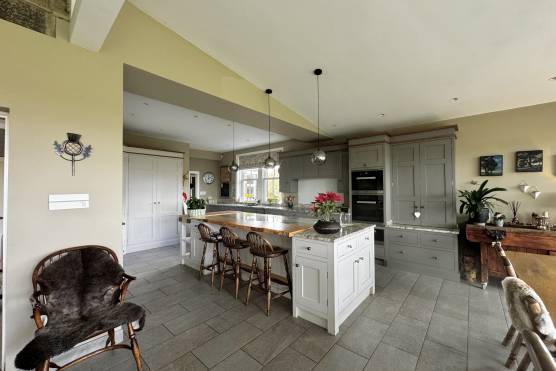 3462W 3 tv drama location house in West Yorkshire open plan kitchen and living area