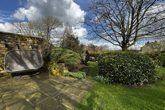 3462W 34 tv commercial location house in West Yorkshire large garden