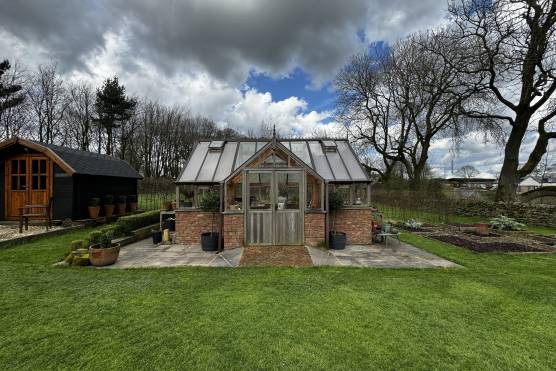 3462W 38 tv drama location house in West Yorkshire large garden and greenhouse