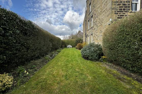 3462W 47 tv shoot location house in West Yorkshire large garden