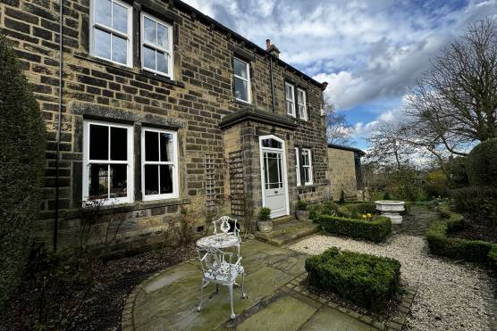 3462W 48 tv drama location house in West Yorkshire large garden and woodland