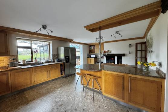 3464C 10 filming location house in Cheshire farmhouse with large kitchen diner