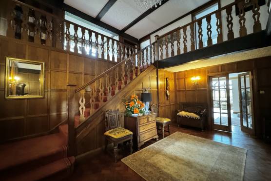 3464C 2 tv shoot location house in Cheshire farmhouse with wood panelled entrance and staircase