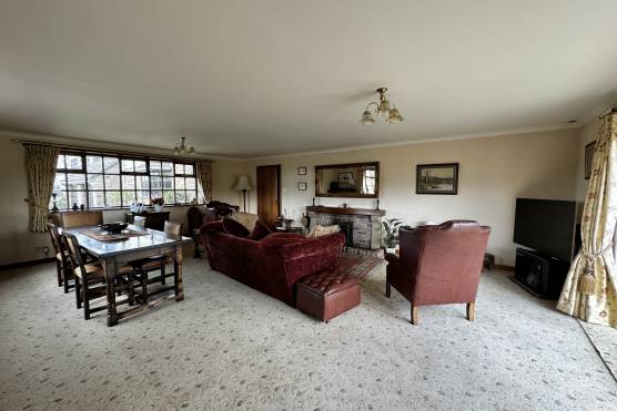 3464C 20 filming location house in Cheshire farmhouse with large living area