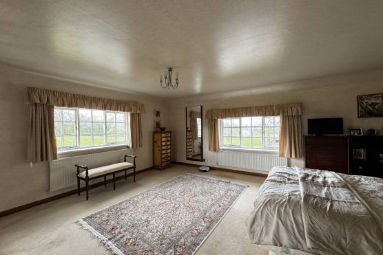 3464C 25 filming location house in Cheshire farmhouse with large bedroom