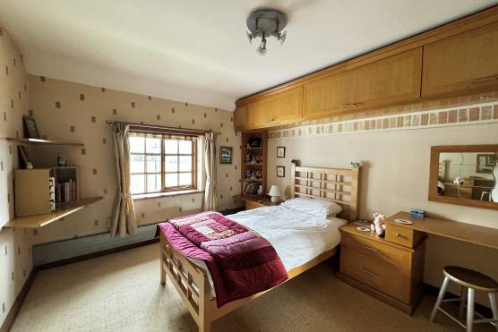 3464C 29 tv commercial location house in Cheshire farmhouse with large bedroom