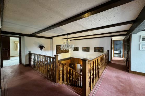 3464C 34 tv commercial location house in Cheshire farmhouse with large staircase and landing