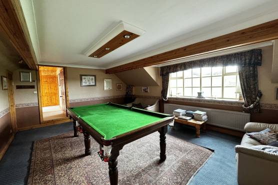 3464C 38 tv drama location house in Cheshire farmhouse with large games room