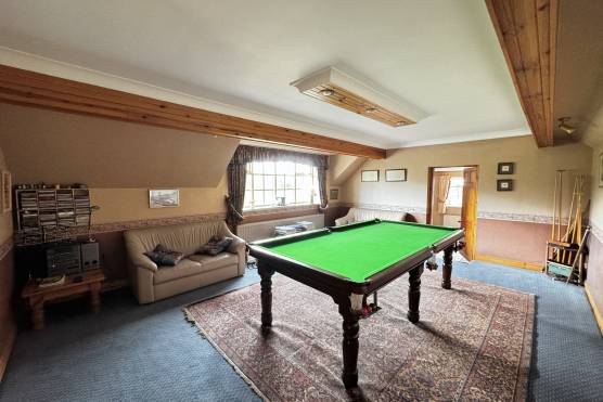 3464C 39 tv commercial location house in Cheshire farmhouse with large games room