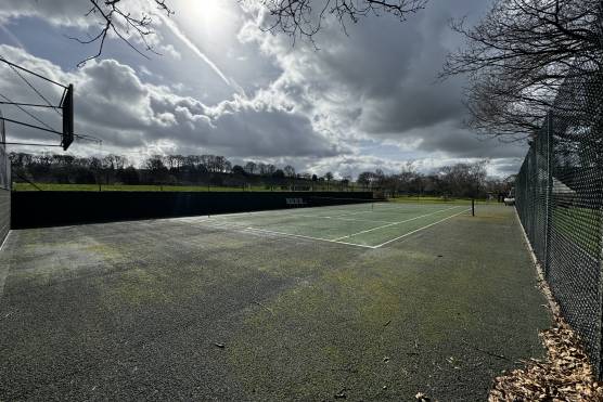 3464C 46 photo shoot location house in Cheshire farmhouse with tennis court