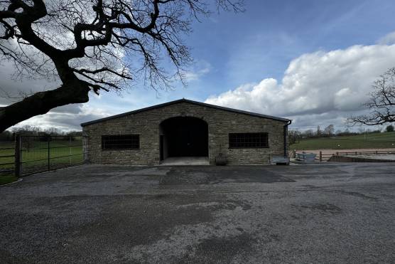 3464C 50 filming location house in Cheshire farmhouse with barns