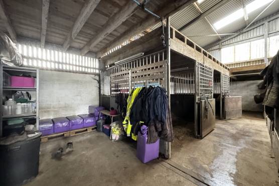 3464C 54 tv commercial location house in Cheshire farmhouse with barns and stables