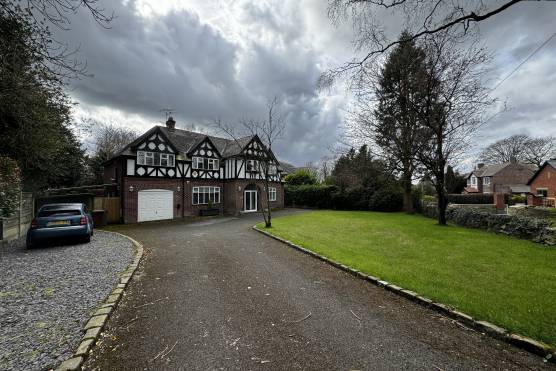 3465C 27 tv shoot location house in Cheshire large driveway