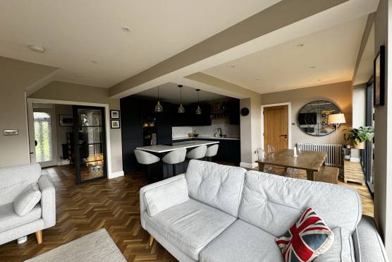 3465C 8 tv drama location house in Cheshire modern open plan kitchen and living area with bi fold doors