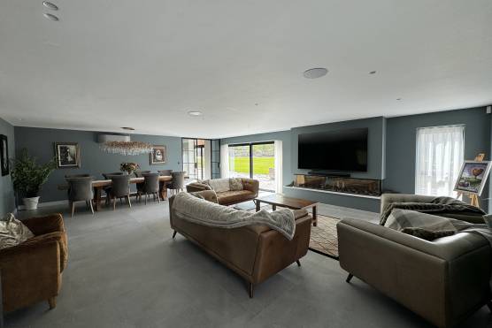 3469C 11 photo shoot location house in Cheshire modern large living area