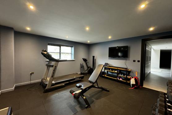 3469C 32 tv drama location house in Cheshire with large gym