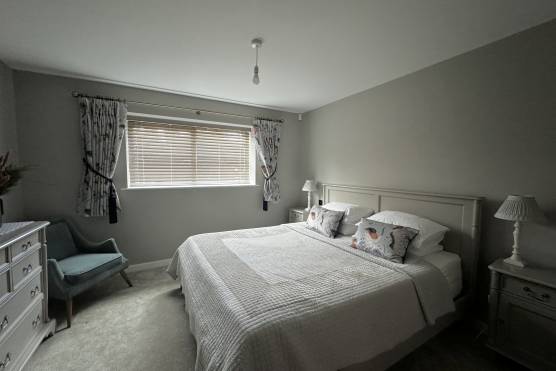 3469C 35 filming location house in Cheshire with large bedroom