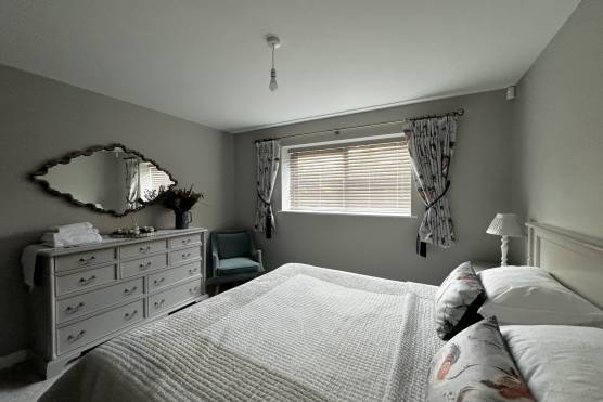 3469C 36 photo shoot location house in Cheshire with large bedroom