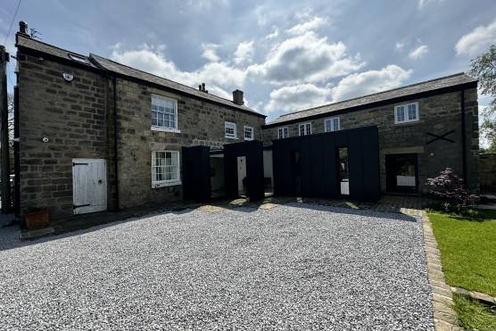 3470W 32 tv shoot location house in West Yorkshire with large driveway